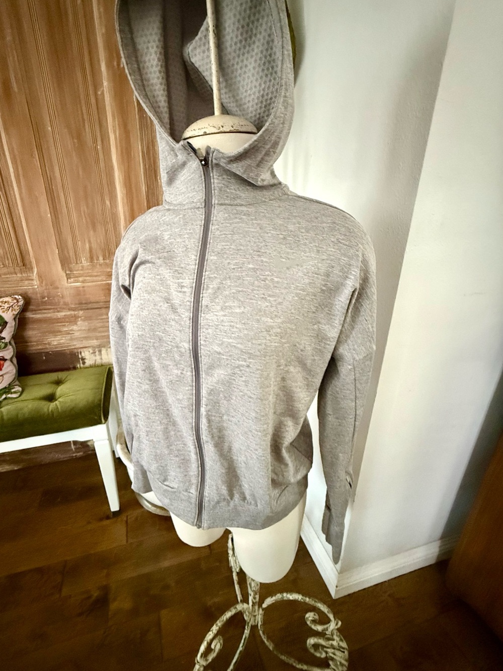 Nike Women’s Light Gray Full-Zip Hoodie Sweater